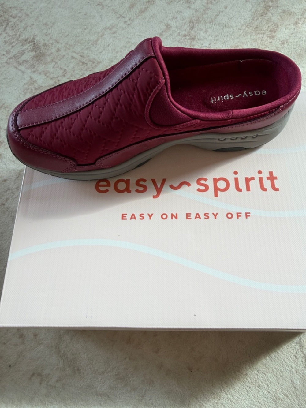 Easy Spirit Women's Slip-On Mule in Burgundy Quilted Upper Size 5 Travletime 683